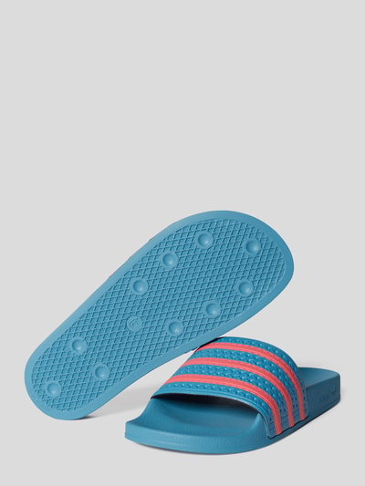 adidas Originals Slides mit Logo-Streifen Hellblau 5