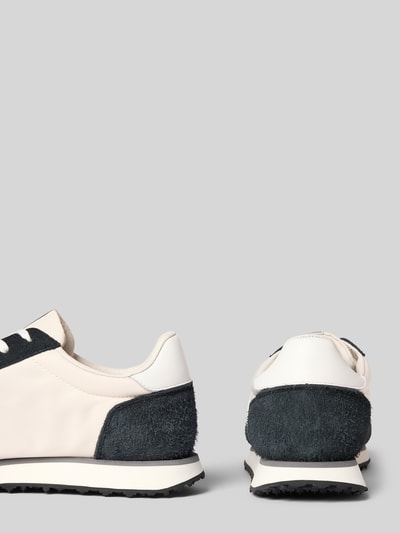 Produktfoto, Sneaker aus Leder-Textil-Mix Modell 'SHARD' von Napapijri in Schwarz-Weiß mit Label-Details und strukturierter Oberfläche
