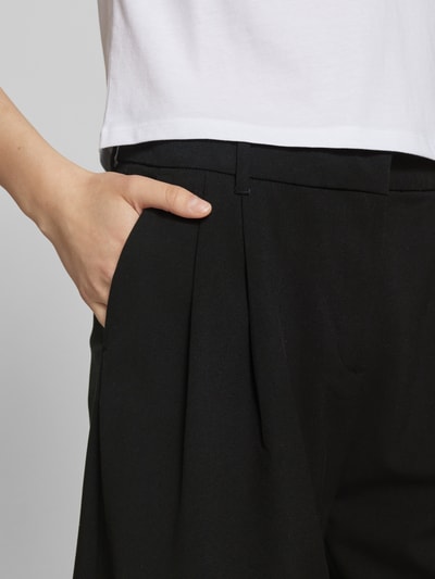 Review Loose Fit Shorts mit Bundfalten Black 3