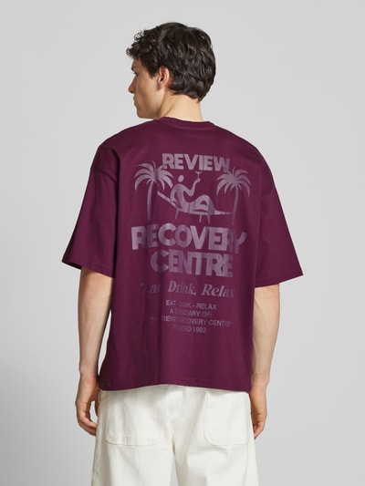 REVIEW Oversized T-Shirt mit Label-Print Pflaume 5