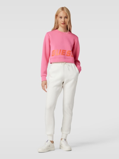 Guess Activewear Crop Sweatshirt mit Label-Print Modell 'ALETHA' Pink 1