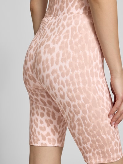 Kobiece modelka nosi spodenki kolarki Radlerhose im Allover-Look model 'Romy' od OH APRIL, mieszanka bawełny i elastanu, dopasowany krój, wzór na całej powierzchni, szerokość w rozmiarze S: 36 cm, długość wewnętrzna nogawki w rozmiarze S: 50 cm, detailaufnahme pośladków