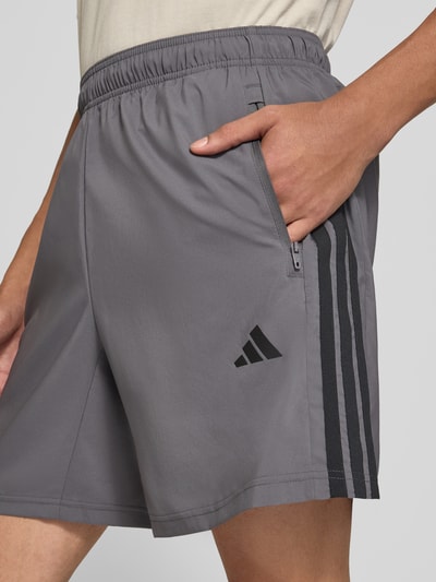 adidas Training Regular Fit Sportshorts mit Logo-Print Modell 'WE BAS 3SWV SH' Dunkelgrau 3
