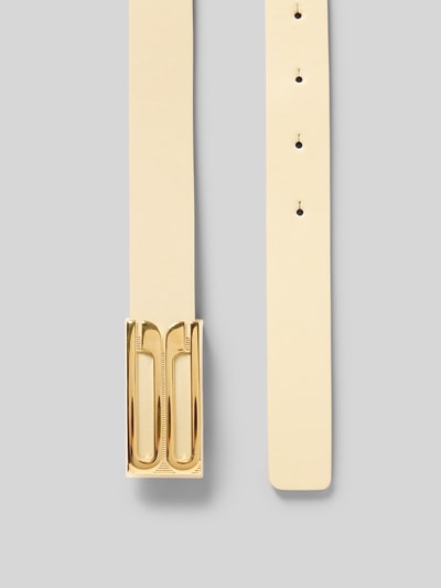 Produktfoto, Gürtel mit Logo-Detail von Victoria Beckham in Creme mit Strukturmuster, glänzendem Design, schmaler Passform, Pinschließe, Breite 2 cm