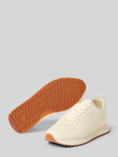 Productfoto, Sneaker met labeldetail model 'Bevinda' van Gant in crème met afgeronde punt, vetersluiting, hakhoogte 3 cm, schachthoogte 8 cm, schachtbreedte 8 cm, rubberen zool met structuur, dames sneaker.