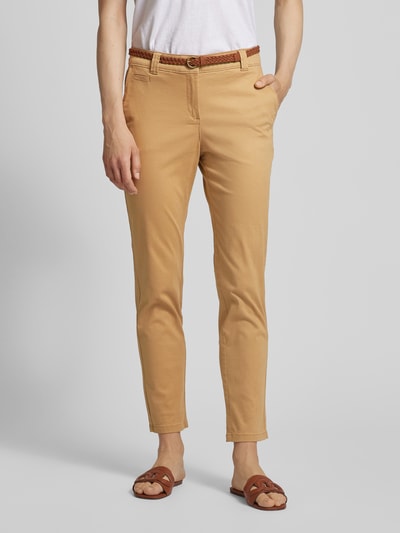 Christian Berg Woman Chinosy o kroju tapered fit z paskiem Camel 4