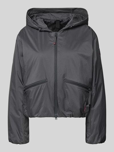 Produktfoto, kurtka z kapturem z zamkiem błyskawicznym dwustronnym i kieszeniami zapinanymi na zamek błyskawiczny Jacke mit Reißverschlusstaschen Modell 'YADIRA' von FIRE + ICE, krój regular fit, długość tyłu w rozmiarze 36: 52 cm, szerokość ramion w rozmiarze 36: 45 cm, szerokość klatki piersiowej w rozmiarze 36: 45 cm, długość rękawów w rozmiarze 36: 61 cm