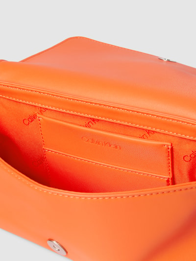 CK Calvin Klein Handtasche in unifarbenem Design mit Label-Detail Orange 5