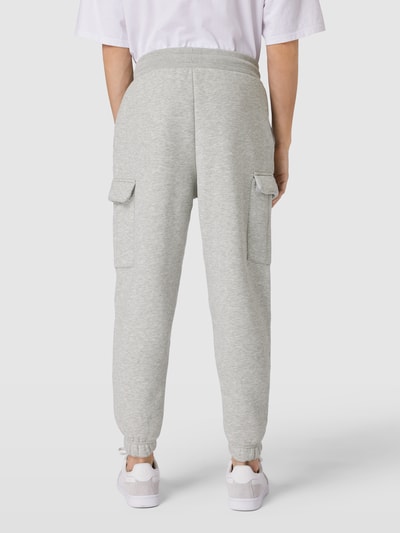 Alpha Industries Sweatpants mit Cargotaschen in unifarbenem Design Hellgrau Melange 5