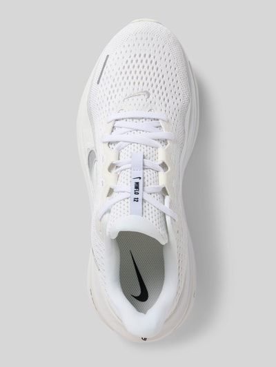 Produktfoto, Herren Sneaker mit Logo-Detail, abgerundete Passform, Modell 'Winflo' von Nike, Weiß, Schnürverschluss, Absatzhöhe 7 cm, Schafthöhe 6 cm, Schaftweite 6 cm, dezente Mesh-Textur