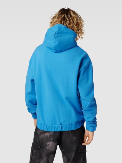 No Bystanders Hoodie mit Statement-Print und Känguru-Tasche Royal 5