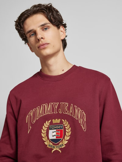 Tommy Jeans Regular Fit Sweatshirt mit Label-Stitching Bordeaux 3