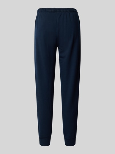Produktfoto, Slim Fit Sweatpants mit Viskose-Anteil von Christian Berg Woman, dunkelblau, elastischer Bund, AufgesetzteTaschen, Damen, elastische Beinabschlüsse, Baumwoll-Mix mit Viskose-Anteil, weiche Textur