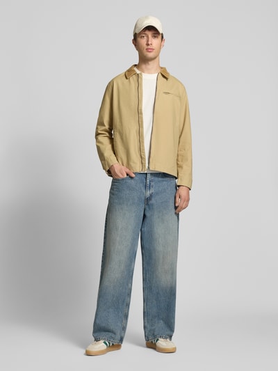 Mannermodel draagt heren jack met borstzak, regular fit, platte kraag, ritssluiting, model 'FONTANA' van Blend, geheel van voren