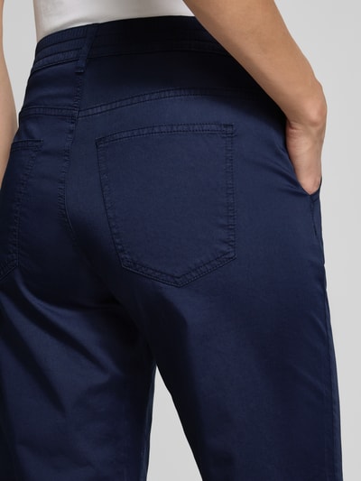 Brax Spodnie materiałowe o rozkloszowanym, skróconym kroju model ‘STYLE.MAINE’ Granatowy 3