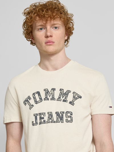 Tommy Jeans Regular fit T-shirt van puur katoen met labelprint met motief Beige - 3