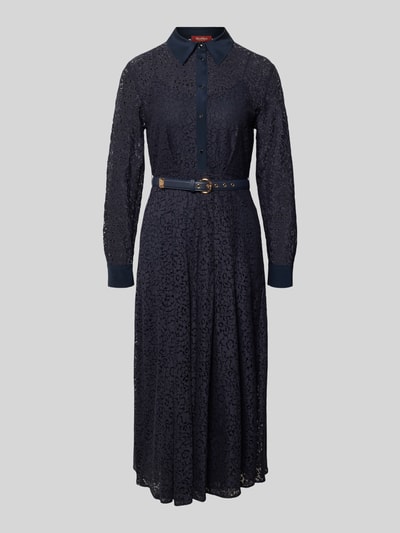 Produktfoto, granatowa sukienka koszulowa midi z wykończeniem z koronki Alençon, ozdobne guziki, pasek w talii, Model 'MSTRICORDO' od MaxMara STUDIO, efekt: jednolity kolor, krój: rozkloszowana, kształt kołnierza: kołnierzyk koszulowy, dekolt: wysokie zapięcie, wzór: koronkowy, halka z jedwabiu, materiał: mieszanka bawełny, obszycie: jedwab