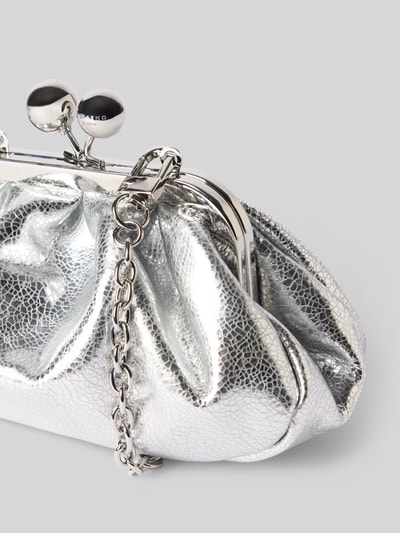 Produktfoto, Clutch aus echtem Kalbsleder Modell 'WKABRUNO' von Max Mara im metallisch-silbernen Look mit Struktur, Damen Clutch von Weekend Max Mara