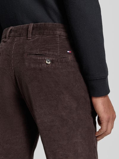 Tommy Hilfiger Spodnie sztruksowe z prostą nogawką z mieszanki bawełny model ‘DENTON’ Ciemnobrązowy 3