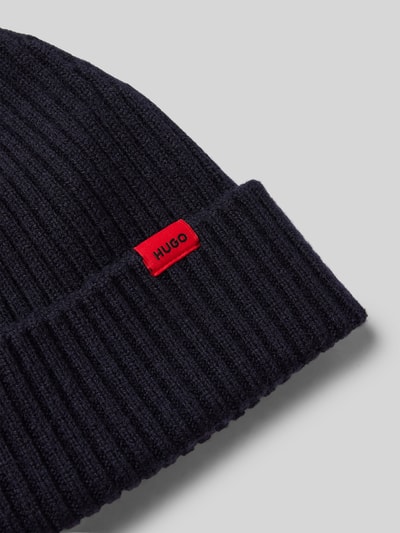 HUGO Czapka beanie z żywej wełny z naszywką z logo model ‘Xola’ Ciemnoniebieski 2