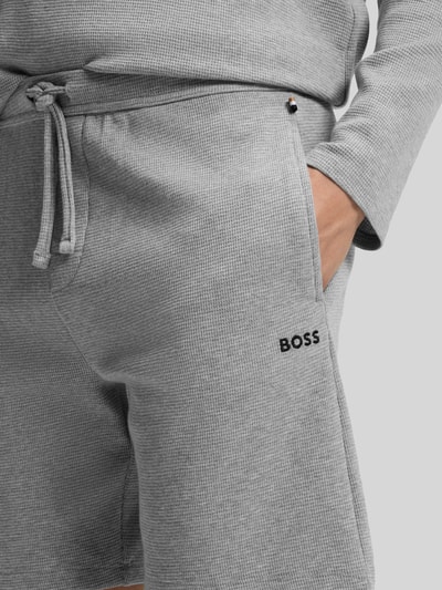 BOSS Regular Fit Sweatshorts aus Baumwoll-Mix Mittelgrau 3