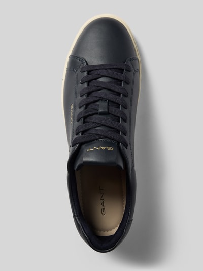 Produktfoto, Sneaker aus echtem Rindsleder Modell 'McJulien' von GANT in Dunkelblau mit beiger Sohle, glatte Oberflächen, Herren Sneaker von GANT