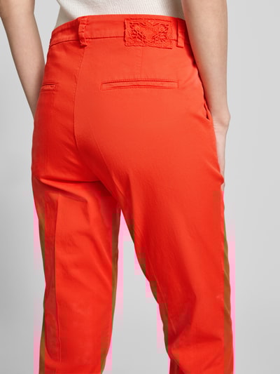 Cambio Spodnie materiałowe o kroju skinny fit w kant model ‘STELLA’ Czerwony 3