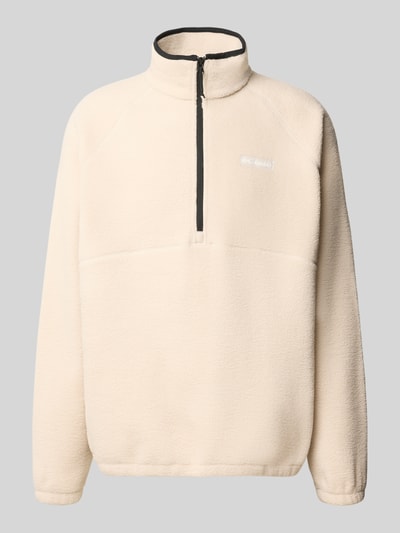 Produktfoto, cremefarbener Fleecepullover mit Logo-Patch Modell 'Timber Crest™ MTR' von Columbia, Relaxed Fit, Troyer-Kragen, Langarm, Fleece-Textur