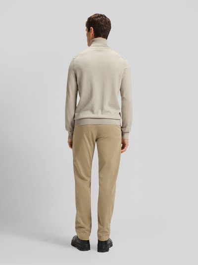 BOSS Orange Rollkragenpullover mit Logo-Patch aus Kaschmir Sand 5