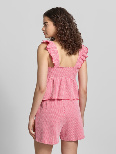 Frauenmodel trägt Regular Fit Trägertop aus Baumwoll-Mix Modell 'MISTY' von Only, gestreift, Frill, Seersucker, elastisch, Ganzkörperansicht Rückansicht.
