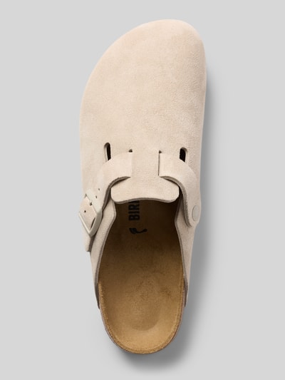 Produktfoto, Slides aus Leder mit Dornschließe Modell 'BOSTON' von Birkenstock in Beige, abgerundete Form, beschichtet, Label-Prägung, profilierte Sohle, Absatzhöhe 4 cm, Größe 44, Herren