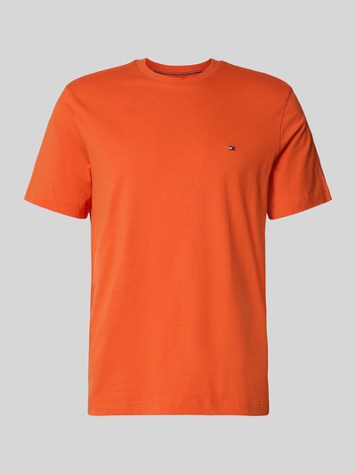 Produktfoto, Regular Fit T-Shirt aus reiner Baumwolle von Tommy Hilfiger, pomarańczowy jersey, logo-stitching, krój regular fit, dekolt okrągły, krótki rękaw