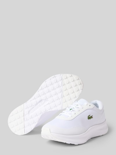 Produktfoto, Low Top Sneaker aus Mesh Modell 'NEO RUN ACE' von Lacoste in Weiß mit strukturiertem Sohlenprofil und Logo-Stitching.