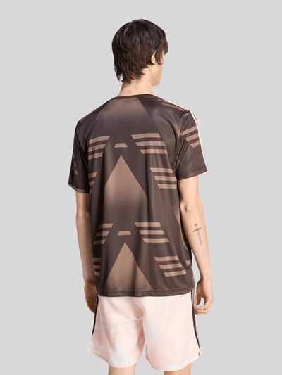 adidas Originals Regular Fit T-Shirt mit Label Schriftzug Dunkelbraun 5