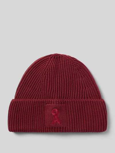Produktfoto, Mütze aus reiner Baumwolle Modell 'ICONIC Å NILDAAO' von ARMEDANGELS in dunklem Rot, grob gestrickte Textur, Damen Mütze