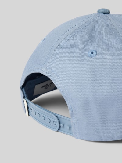 Produktfoto, Basecap mit Stitching von Les Deux aus reiner Baumwolle, verstärkter Schirm, regulacja rozmiaru, jasnoniebieski kolor, gładka tekstura