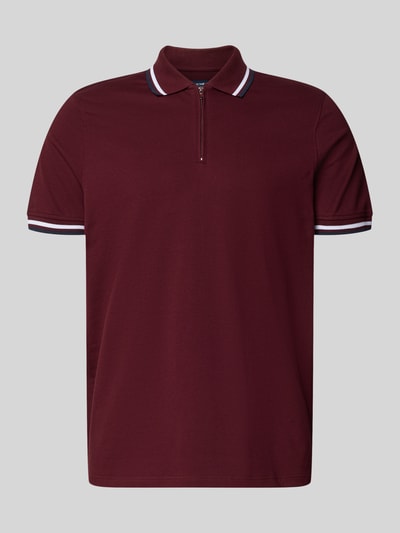 Produktfoto, Slim Fit Poloshirt mit Kontraststreifen und Reißverschluss von MCNEAL aus Baumwoll-Elasthan-Mix, Farbe Bordeaux, Herren, Rückenlänge bei Größe M 73 cm.