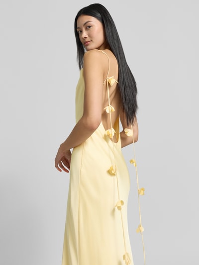 Forever New Slim fit avondjurk met viscose model 'Amery' Lichtgeel - 3