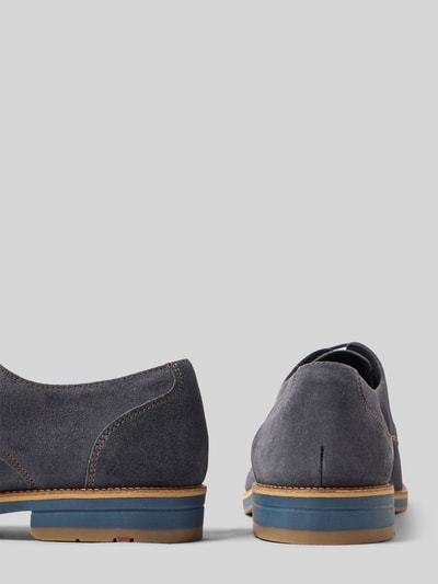 Produktfoto, Schnürschuhe aus echtem Leder Modell 'Drift' von Lloyd in dunkelblauer Velours-Optik, glatte Sohle, Absatzhöhe 3 cm, Schafthöhe 7 cm, Schaftweite 11 cm, schmale Passform, Herren