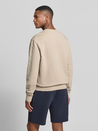 Männermodel trägt Relaxed Fit Sweatshirt aus reiner Baumwolle von Polo Ralph Lauren, Optik: Unifarben, Logo-Detail, Ganzkörperansicht Rückansicht.