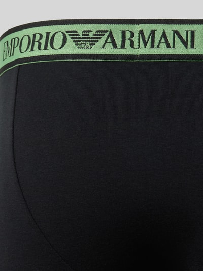 Produktfoto, Slim Fit Trunks aus Baumwoll-Mix von Emporio Armani, schwarzer Stoff, elastischer Bund in Grün mit Logo-Detail, Herrenmode
