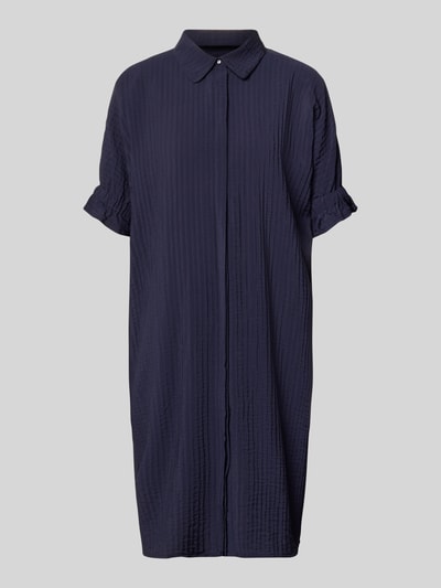 Produktfoto, Knielanges Hemdblusenkleid mit verdeckter Knopfleiste von FREE/QUENT, mieszanka wiskozy, krój loose fit, długość do kolan, fakturowany wzór, kołnierzyk koszulowy, długość tyłu w rozmiarze S: 99 cm, szerokość w rozmiarze S: 64 cm, długość rękawów w rozmiarze S: 25 cm