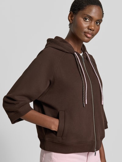 Vrouwenmodel draagt Oversized Sweatjacke met doppeltem Kordelzug van Smith and Soul, katoenmix, oversized fit, capuchon met tunnelkoord, tweewegritssluiting, Raglanmouwen, close-up bovenlichaam