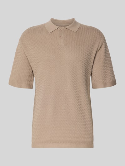 Produktfoto, Relaxed Fit Poloshirt Modell 'FERDINAND' von Redefined Rebel aus Reine Baumwolle, Strukturstrick, Knopfleiste, beige Farbe.