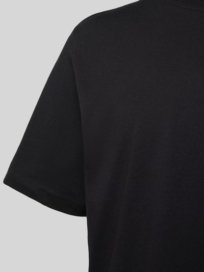 Produktfoto, T-shirt mit geripptem Rundhalsausschnitt von Schiesser, męski t-shirt z bawełny, krój regular fit, gładka czarna tkanina.