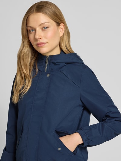VERO MODA Parka o pudełkowym kroju z kapturem model 'ZOA' Granatowy 3
