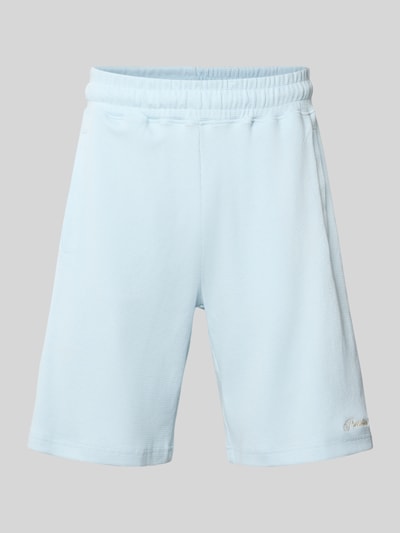 Produktfoto, Shorts mit Strukturmuster und Label-Stitching von PROHIBITED in Hellblau aus Reine Baumwolle und Regular-Fit, elastischer Bund, Bundweite 34 cm, Innenbeinlänge 25 cm.
