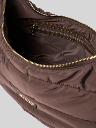 Produktfoto, Bauchtasche mit Steppnähte Modell 'Lifetime Buddy' von Hey Marly in Braun mit Reißverschluss und Label-Detail, Detailaufnahme Innenfach