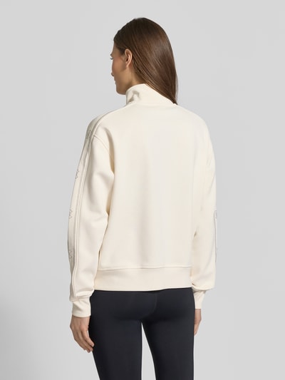 GUESS Activewear Regular Fit Sweatjacke mit Ziersteinbesatz aus Viskose-Anteil Modell 'Octavia' Offwhite 5