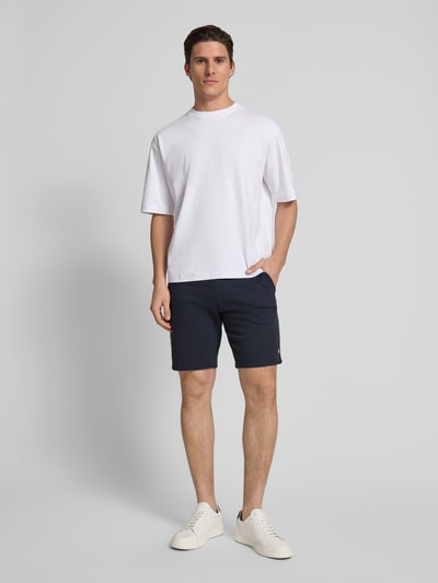 Christian Berg Men Sweatshorts mit Eingrifftaschen und Gesäßtasche Marine 1